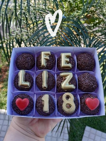 CAIXA 12 BRIGADEIROS